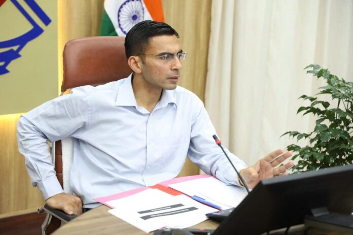 ऑन द स्पॉट की दिव्यांग महिला की पेंशन स्वीकृत, निःशुल्क उपलब्ध कराई व्हीलचेयर