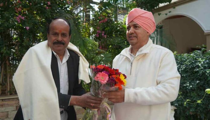 देहरादून बार एसोसिशन के अध्यक्ष मनमोहन कंडवाल ने श्री दरबार साहिब में टेका मत्था, एसजीआरआर ग्रुप के संस्थानों के कल्याणकारी कार्यों की भूरी भूरी प्रशंसा की