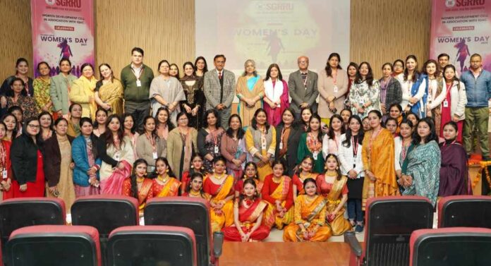 एसजीआरआरयू में किया गया मातृशक्ति की मेहनत संघर्ष और समर्पण को प्रणाम, अन्तर्राष्ट्रीय महिला दिवस पर श्री गुरु राम राय विश्वविद्यालय में विशेष कार्यक्रम का आयोजन