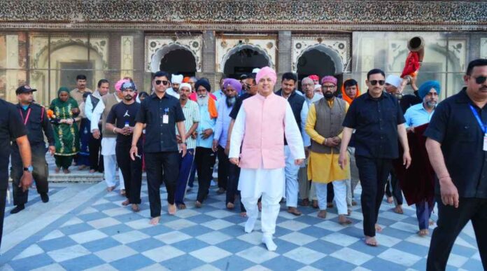 श्री झण्डे जी मेले की भव्यता बढ़ाने पंजाब से पहुंची पैदल संगत, पुष्प वर्षा व श्री गुरु राम राय जी महाराज के जयकारों के साथ हुआ श्री दरबार साहिब में पैदल संगत का भव्य स्वागत