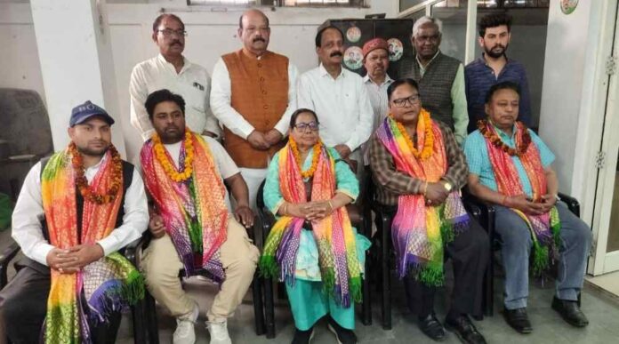 विश्व रंगमंच दिवस पर देहरादून के रंगकर्मियों का सम्मान