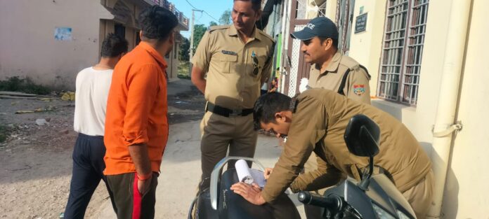 सेलाकुई क्षेत्र में दून पुलिस ने चलाया सत्यापन अभियान