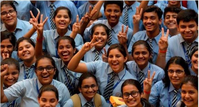 उत्कातराखंड बोर्ड रिजल्ट जारी, अनुष्का राणा बनी 12वीं की टॉपर तो 10वीं में बागेश्वर के कमल सिंह ने मारी बाजी