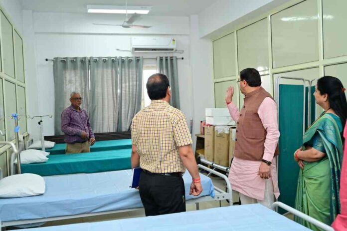 चारधाम यात्रा से पहले ग्राउंड जीरो पर पहुंचे मुख्यमंत्री धामी, ऋषिकेश स्थित चारधाम यात्रा ट्रांजिट कैंप का किया औचक निरीक्षण