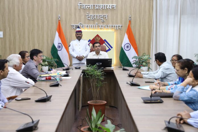 डीएम के आमंत्रण पर आंदोलनकारियों संग, सौहार्द माहौल में बैठक