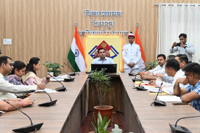 सीएम के जनभाव से प्रेरित डीएम ने स्लम एरियास को दुरूस्त करने की कवायद शुरू कर दी है