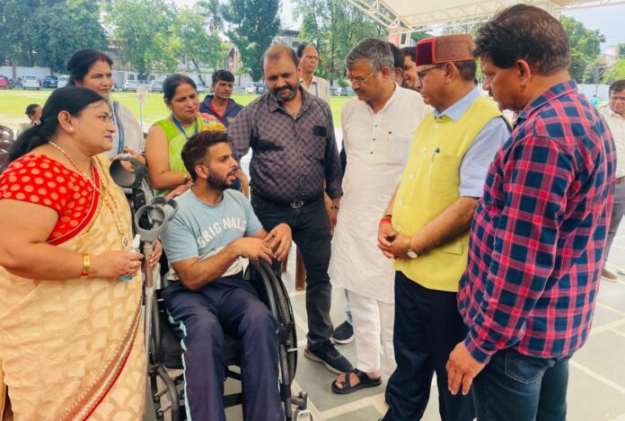 मेयर सौरभ थपलियाल ने प्रथम शवास फाउंडेशन, दून सिटीजन काउंसिल एवं दून इंटरनेशनल स्कूल द्वारा आयोजित निशुल्क दिव्यंग सेवा महाकुंभ एवं स्वास्थ्य जांच शिविर में प्रतिभा किया
