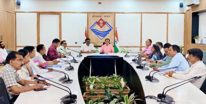 गोल्डन कार्ड धारकों को मिलेगा योजना का समुचित लाभः डॉ. धन सिंह रावत