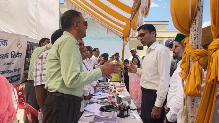 मुख्यमंत्री की प्ररेणा से डीएम के दूरस्थ क्षेत्रों में भ्रमण, शिविर से निकलता जन मन की समस्या का समाधान