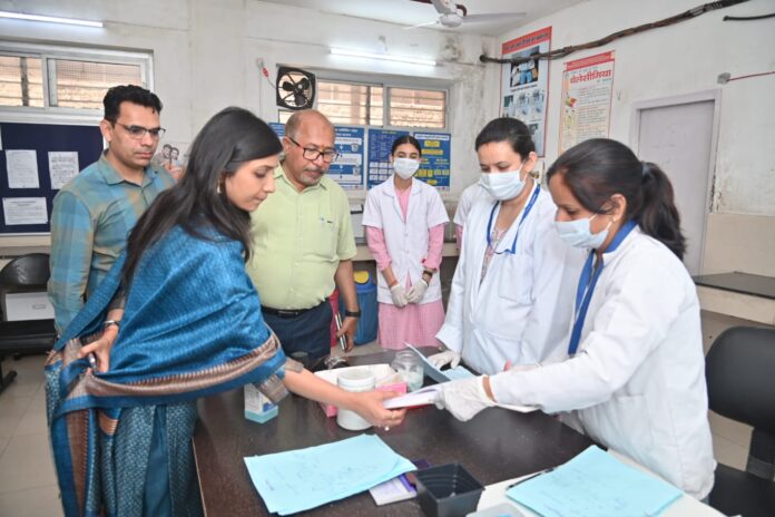राष्ट्रीय स्वास्थ्य मिशन की निदेशक स्वाति एस. भदौरिया ने किया हरिद्वार में विभिन्न चिकित्सा संस्थानों का निरीक्षण