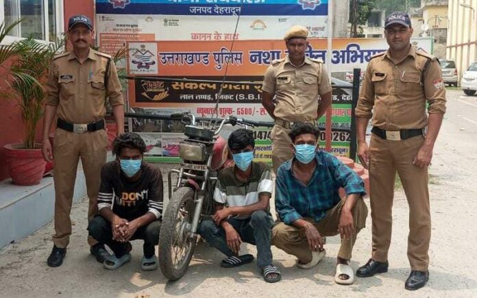 वाहन चोरी की घटना का दून पुलिस ने किया अनावरण