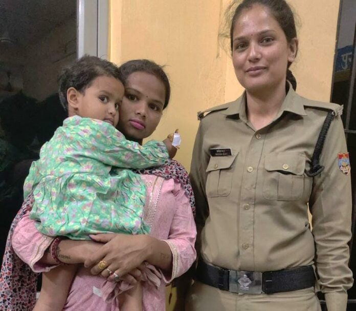 खोई मासूम को सकुशल परिजनों को लौटकर दून पुलिस ने फिर लौटाई एक परिवार की खुशियां