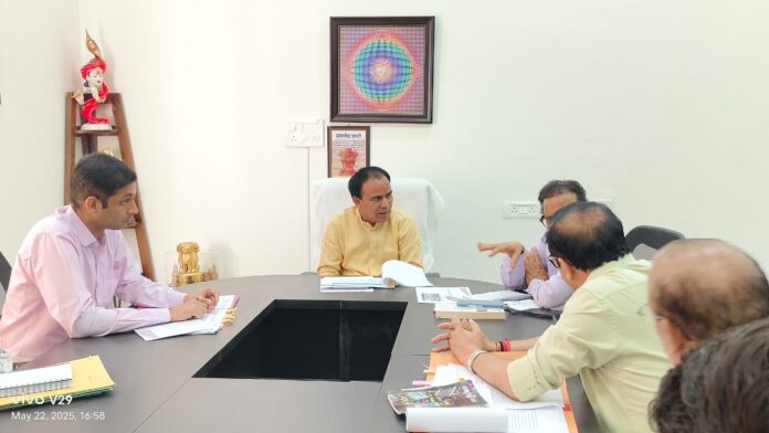 30 जून तक शासन को सौंपे कलस्टर विद्यालयों की डीपीआर