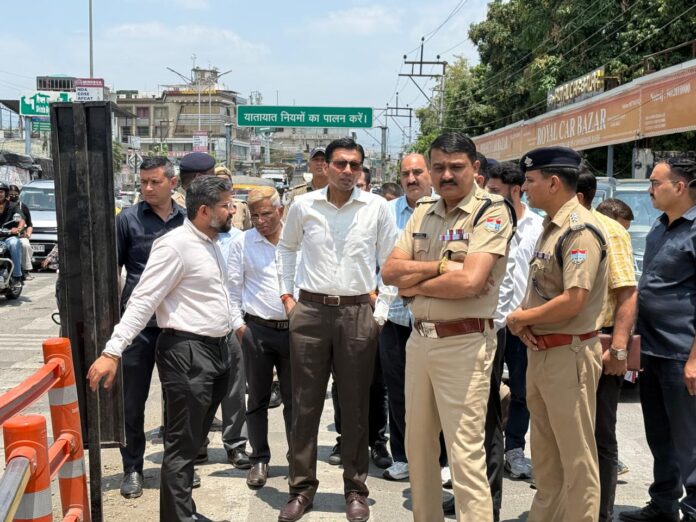 जिलाधिकारी देहरादून तथा एसएसपी देहरादून ने किया आईएसबीटी फ्लाईओवर का निरीक्षण