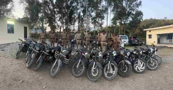मॉडिफाईड साइलेंसर लगी 27 रॉयल इनफील्ड बुलेट मोटरसाइकिल को दून पुलिस ने किया सीज