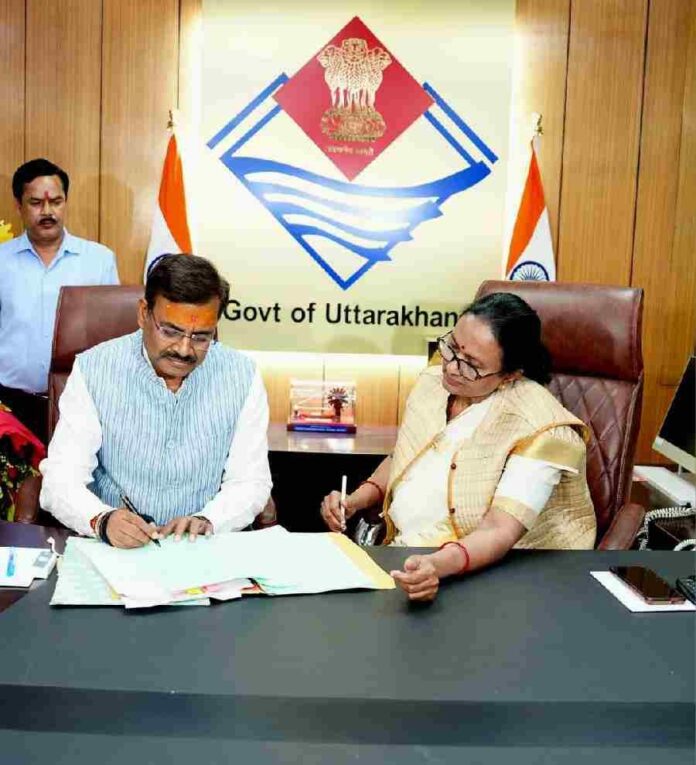 नवनियुक्त मुख्य सचिव आनन्द बर्द्धन ने किया पदभार ग्रहण