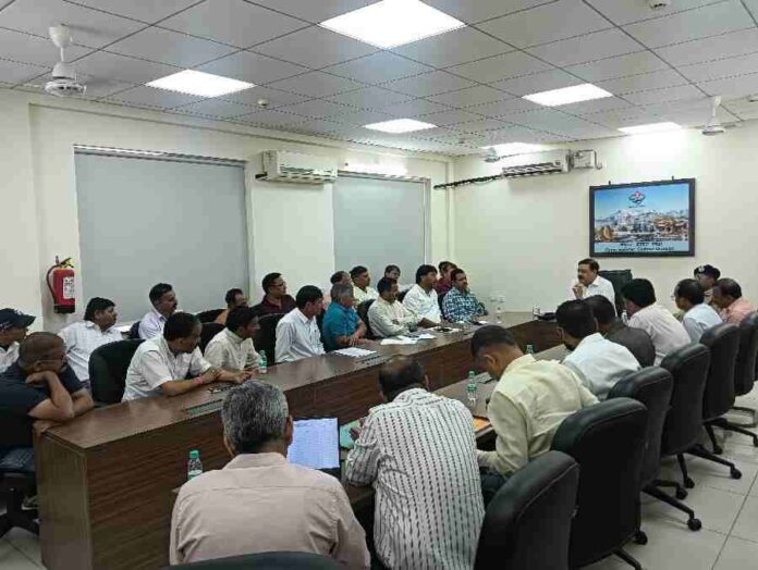 आयुक्त गढ़वाल ने की चारधाम यात्रा व्यवस्थाओं की समीक्षा, होटल व्यवसायियों के संगठनों के पदाधिकारियों से लिये सुझाव