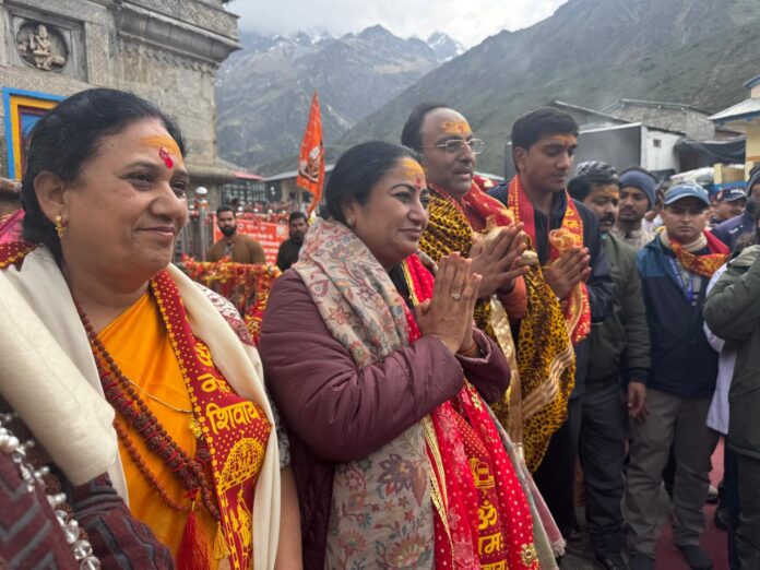 भगवान केदारनाथ के दर्शन को पहुंची दिल्ली की मुख्यमंत्री रेखा गुप्ता