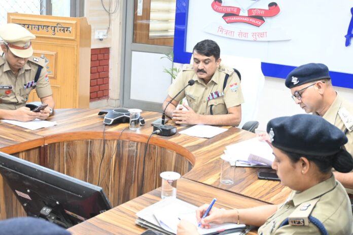 एस0एस0पी0 देहरादून ने अगामी ईद पर्व के दृष्टिगत पुलिस कार्यालय में जनपद के समस्त अधिकारियों के साथ की गोष्ठी,
