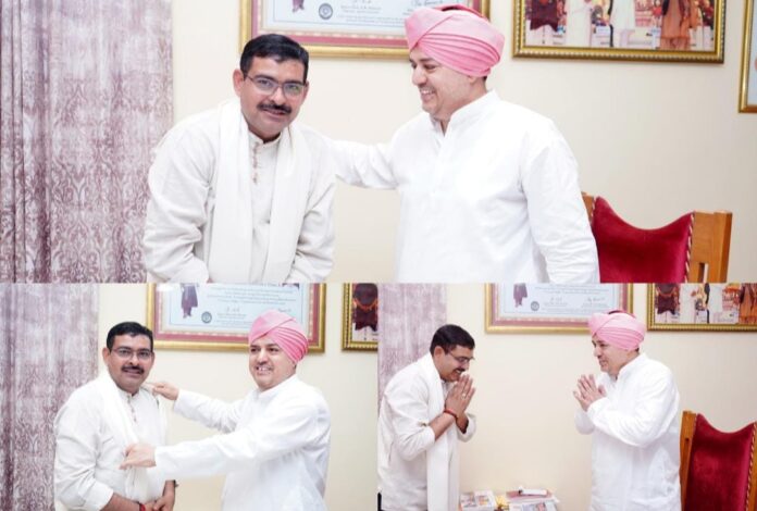 परमवीर चक्र विजेता योगेन्द्र सिंह यादव नेश्री दरबार साहिब में टेका माथा