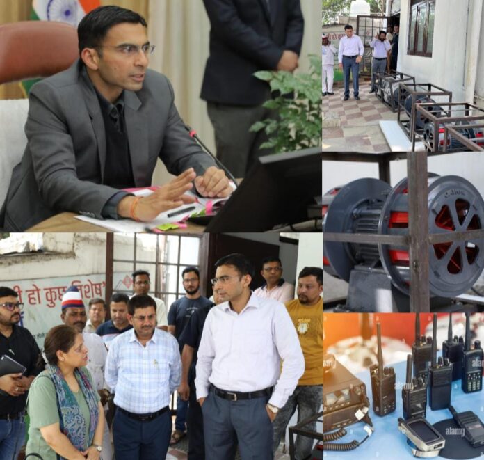सीएम की प्रेरणा से आखिर डीएम जिले में ले ही आए आधुनिक लांग रेंज इमरजेंसी सायरन; आपदा परिचालन केन्द्र में किया परीक्षण