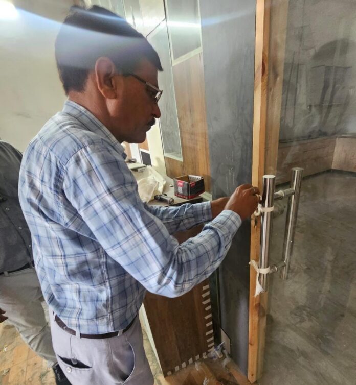 एमडीडीए एक्शन मोड परविभिन्न स्थानों विकासनगर, देहरादून में की जा रही प्लाॅटिंग व अवैध निर्माणों आदि पर कार्यवाही करते हुये ध्वस्तीकरण व सिलिंग की कार्यवाही की गयी