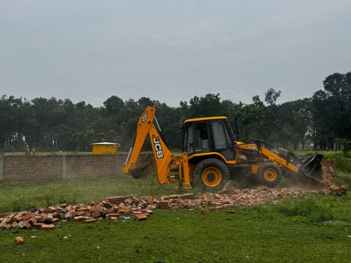 एमडीडीए का फिर चला अवैध फ्लोटिंग पर बुलडोजर ,विभिन्न स्थानों देहरादून, मसूरी में की जा रही प्लाॅटिंग व अवैध निर्माणों आदि पर कार्यवाही करते हुये ध्वस्तीकरण व सिलिंग की कार्यवाही की गयी