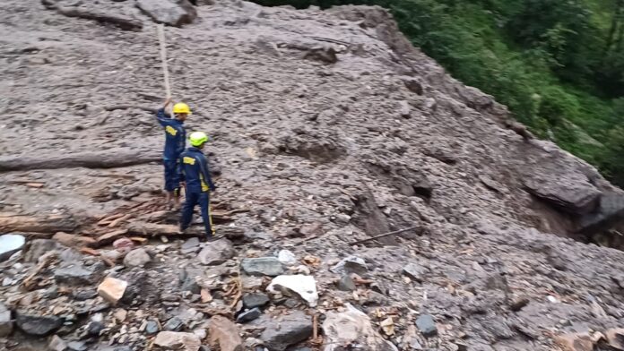 यमुनोत्री राष्ट्रीय राजमार्ग सिलाई बैंड के पास बादल फटा 9 मजदूर लापता