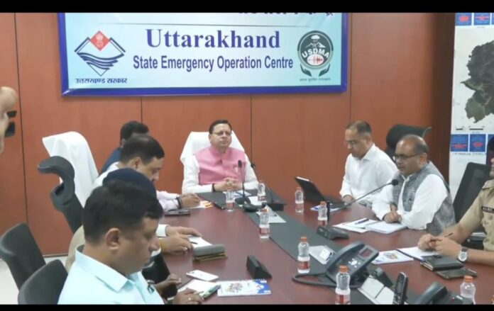 मुख्यमंत्री पुष्कर सिंह धामी उत्तराखंड राज्य आपातकालीन परिचालन केंद्र पहुंचे