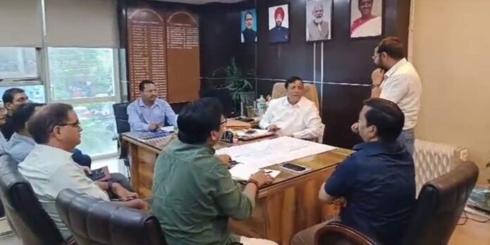 आढत बाजार को लेकर MDDA उपाध्यक्ष ने की समीक्षा बैठक, समय पर कार्य पूरे करने के निर्देश