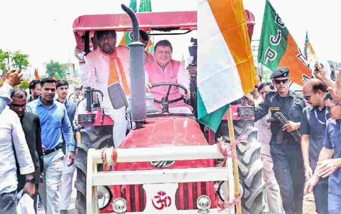 हरिद्वार में सीएम धामी का ऐतिहासिक रोड शो और ट्रैक्टर यात्रा, जनता से जुड़ाव और किसानों के सम्मान का अनोखा संदेश