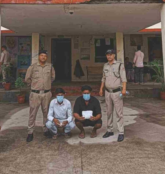 नशा तस्करों पर दून पुलिस की ताबड़तोड़ कार्यवाही, लाखों रुपये कीमत के अवैध मादक पदार्थों के साथ 4 नशा तस्करों को दून पुलिस ने किया गिरफ्तार