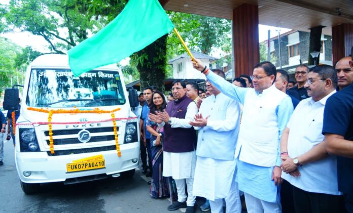 उत्तराखण्ड परिवहन निगम द्वारा संचालित की जा रही 20 नई वातानुकूलित यूटीसी मिनी (टैम्पो ट्रेवलर) का फ्लैग ऑफ किया