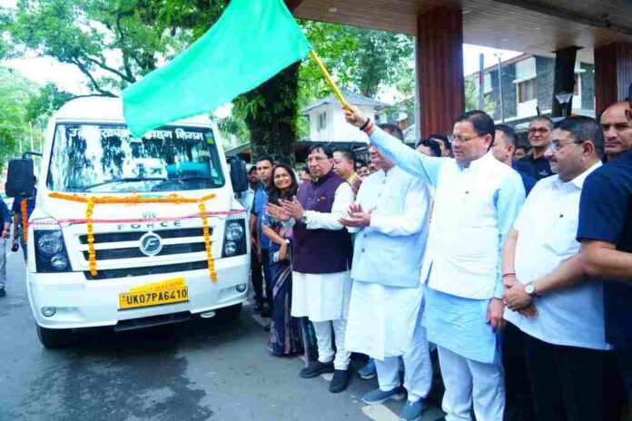 परिवहन निगम की 20 टैम्पो ट्रेवलर वाहन को सीएम धामी ने दिखाई हरी झंडी, 100 नई बसें खरीदने का भी ऐलान