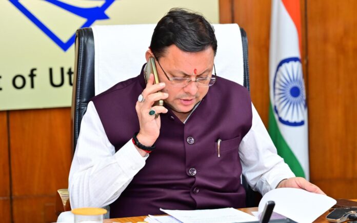 मुख्यमंत्री धामी ने जनसमस्याओं पर की फरियादियों से बात