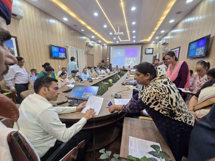 मुख्यमंत्री की प्ररेणा से जनमन में विश्वास भरते डीएम के जनहित में अडिग, उत्कट प्रयास;