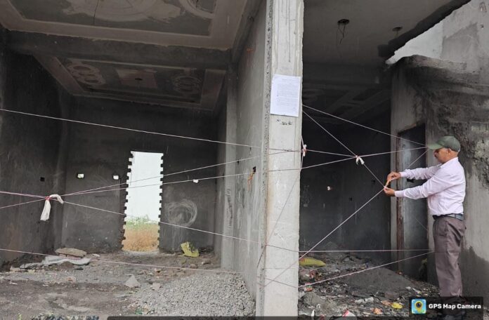 प्राधिकरण क्षेत्रान्तर्गत, विभिन्न स्थानों पित्थूवाला,व मसूरी में किये जा रहे अवैध निर्माणों के विरूद्ध कार्यवाही करते हुये सीलिंग की कार्यवाही की गयी