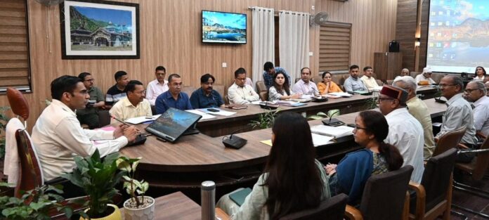 डीएलएम, आरएम की गाड़िया जब्त होते ही उसी दिन हो गया पेड़ों का छपान, कटान