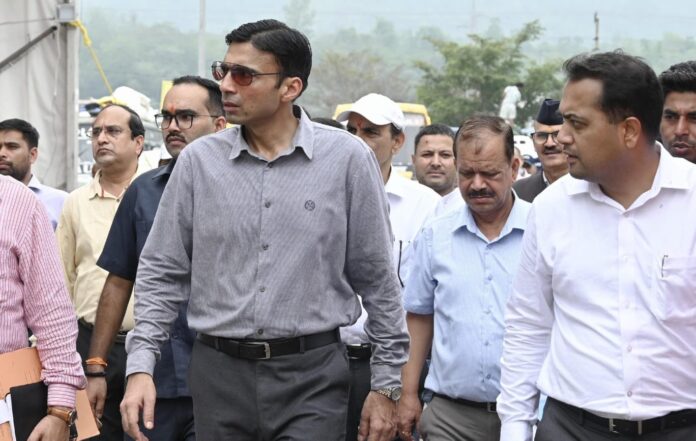 जलभराव के मुख्य कारक गुमानीवाला चौक ह्यूम पाइप ड्रेनेज की सफाई व अलाइमेंट कार्य युद्धस्तर पर जारी