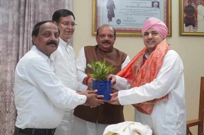 विधायक प्रीतम सिंह सहित कांग्रेस प्रतिनिधिमंडल ने श्री दरबार साहिब में टेका मत्था