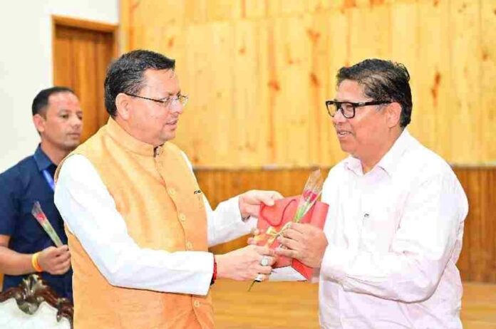 सीएम धामी ने राष्ट्रीय डॉक्टर्स डे के अवसर पर प्रदेशभर से आए चिकित्सकों को किया सम्मानित