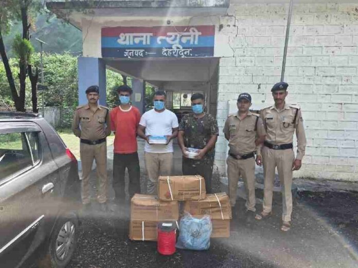 भारी मात्रा में विस्फोटक पदार्थों के साथ 3 अभियुक्तों को दून पुलिस ने किया गिरफ्तार, 5 पेटियों में रखा 125 किलो ग्राम डायनामाइट हुआ बरामद