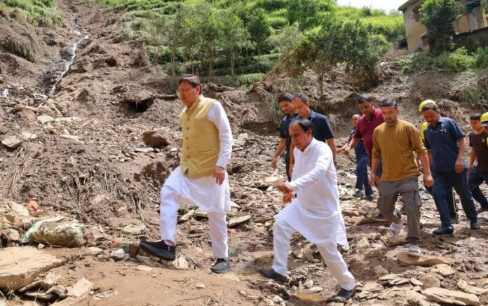 ग्राउण्ड जीरो पर पहुंचे कैबिनेट मंत्री डॉ. धन सिंह रावत