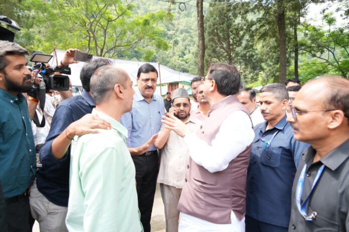 मुख्यमंत्री पुष्कर सिंह धामी की निगरानी और निर्देशन में आपदा प्रभावित धराली क्षेत्र में राहत और बचाव अभियान युद्धस्तर पर जारी है
