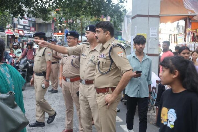 बहनों के त्यौहार में न हो दिक्कत, रक्षाबन्धन पर्व के दौरान यातायात व्यवस्था का सुचारू संचालन सुनिश्चित करने एसएसपी स्वयं उतरे सडको पर