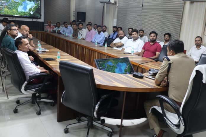 एसएसपी देहरादून द्वारा कोचिंग सेन्टर प्रबन्धकों/संचालकों के साथ आयोजित की गई गोष्ठी