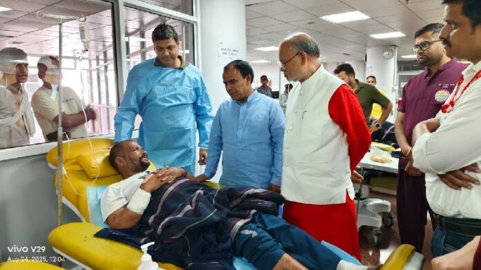 स्वास्थ्य मंत्री डॉ धन सिंह रावत ने जाना थराली आपदा के घायलों का हालचाल, एम्स ऋषिकेश में भर्ती घायलों को बेहतर उपचार का दिया भरोसा