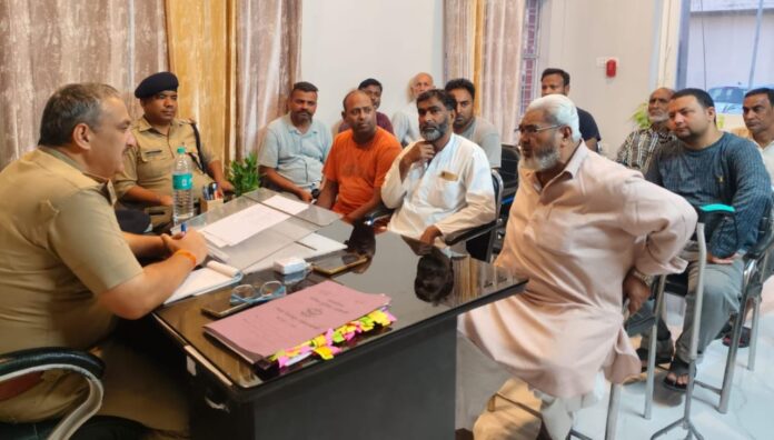 आगामी पर्वो के दृष्टिगत सभी थाना क्षेत्रों में आयोजित की गई पीस कमेटी की बैठक