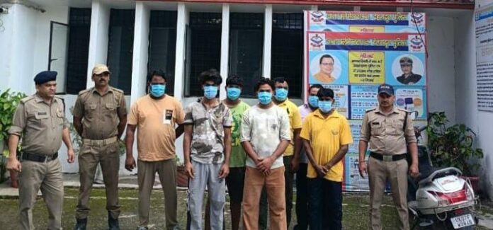 सार्वजनिक स्थान पर हुड़दंग करने वालो को दून पुलिस ने पढ़ाया कानून का पाठ