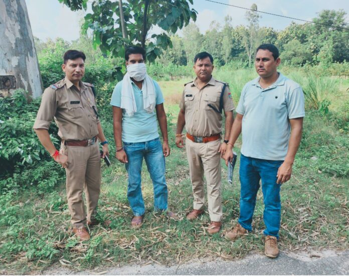 भीड-भाड वाले क्षेत्र में खतरनाक ढंग से वाहन चलाने वाले वाहन चालक को पुलिस ने लिया हिरासत में